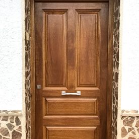 Carpintería Víctor Collado puerta tallada